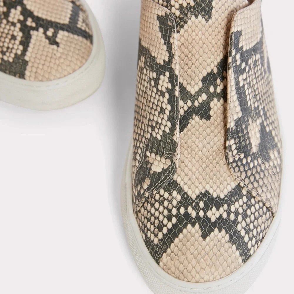 J.Slides NYC Women’s Size 9 Luv Snake Sneaker